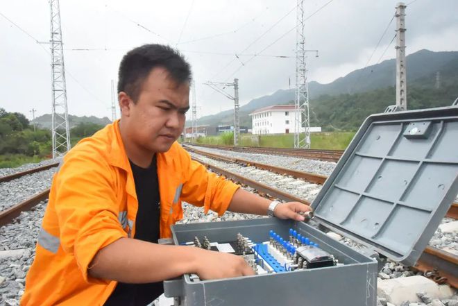 铁路电力线路工周明：站好最后一班岗