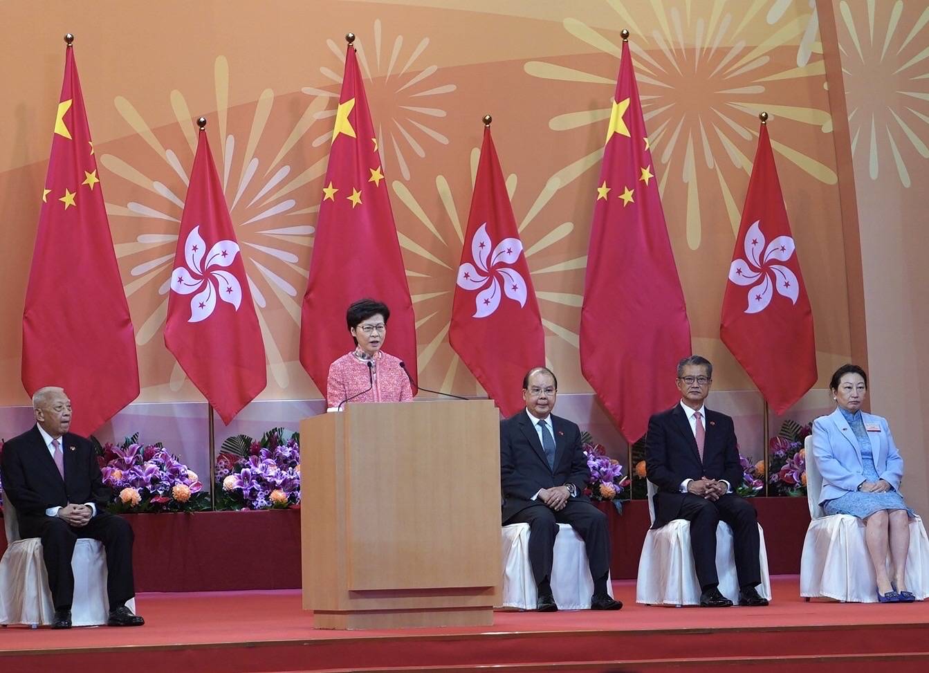 多名香港官员发文庆贺新中国成立75周年