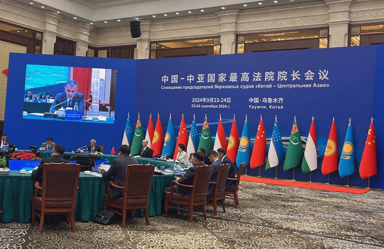 中国-中亚国家最高法院院长会议在乌鲁木齐举行