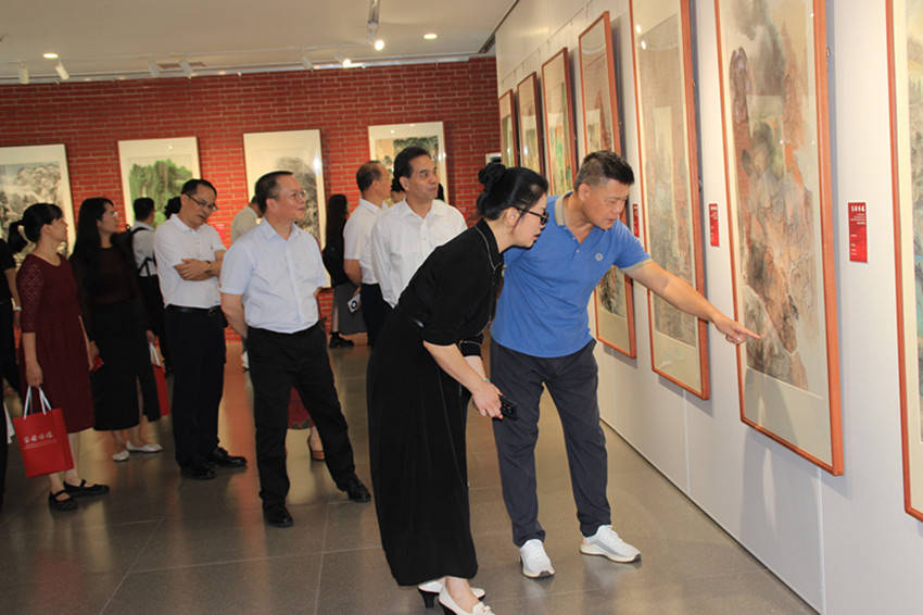 广西新的社会阶层人士“家国情怀”书法美术作品展在南宁开展