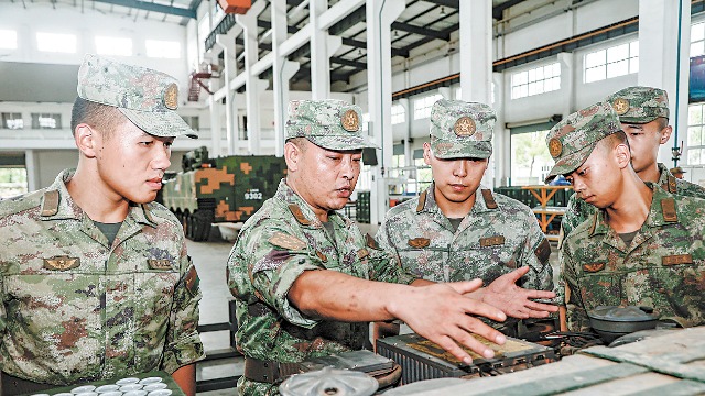 军营观察丨修理车间见证奋斗青春