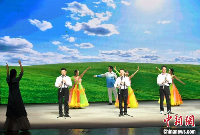 庆国庆文艺演出在福州举行 呼吁关爱残障人士