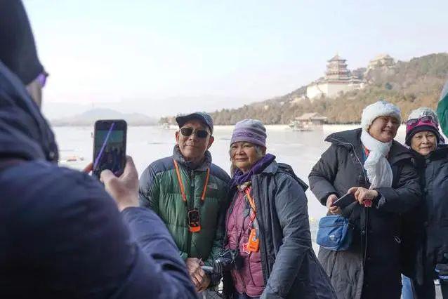 中国“银发旅游”火起来了(专家解读) 中国“银发旅游”火起来了(专家解读)