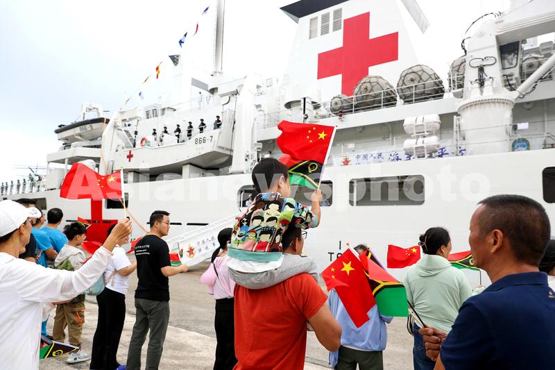 中国海军“和平方舟”号医院船首访南非