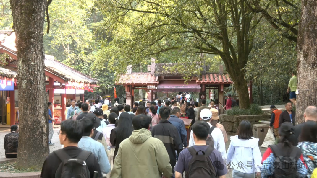 福建武夷山景区迎客流新高