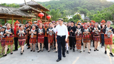 习近平同朝鲜最高领导人金正恩就中朝建交75周年互致贺电