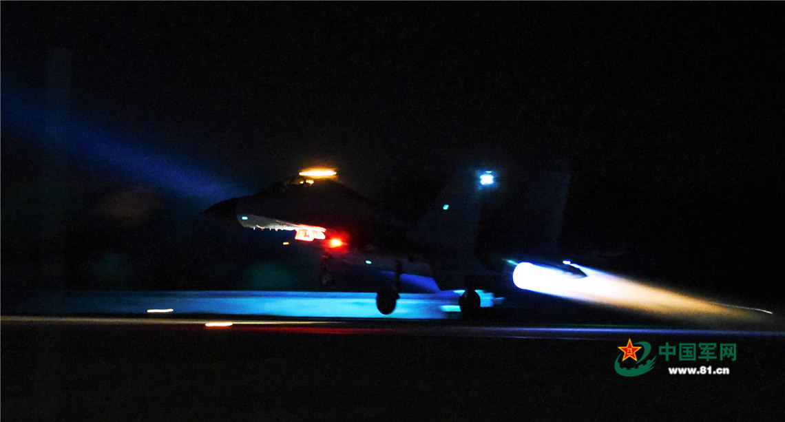 空军航空兵某旅组织跨昼夜飞行训练