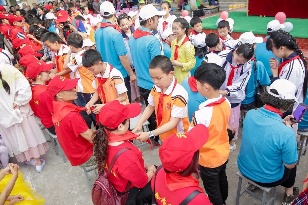 “梦想大篷车公益行”：走进6所乡村小学、逾万名学生互动