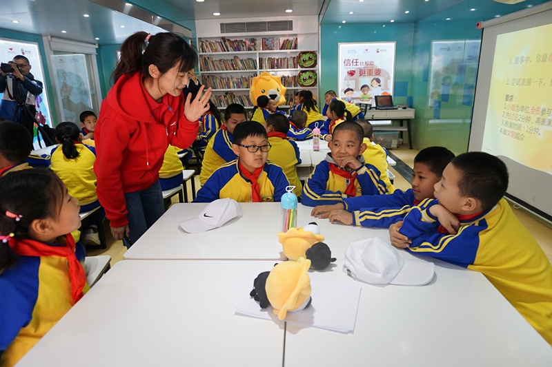 “梦想大篷车公益行”：走进6所乡村小学、逾万名学生互动