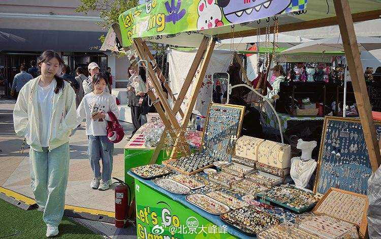 国庆假期前四日北京60个商圈客流近2700万人次