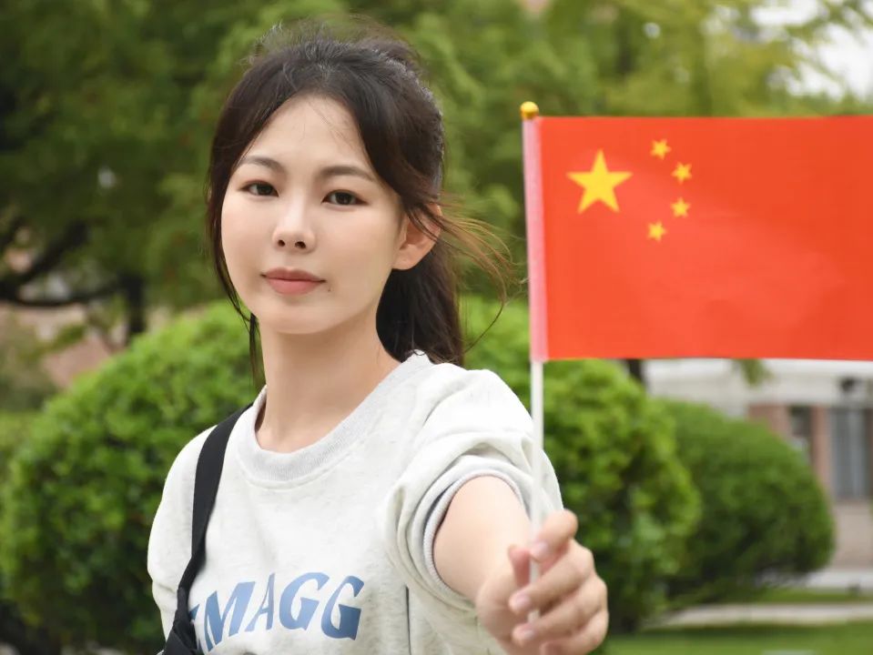 “我爱你，祖国！加油 加油 加油”