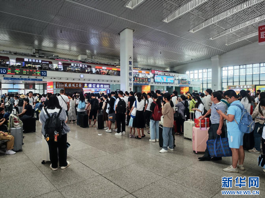 国庆假期接近尾声 南铁返程客流持续增长将迎最高峰