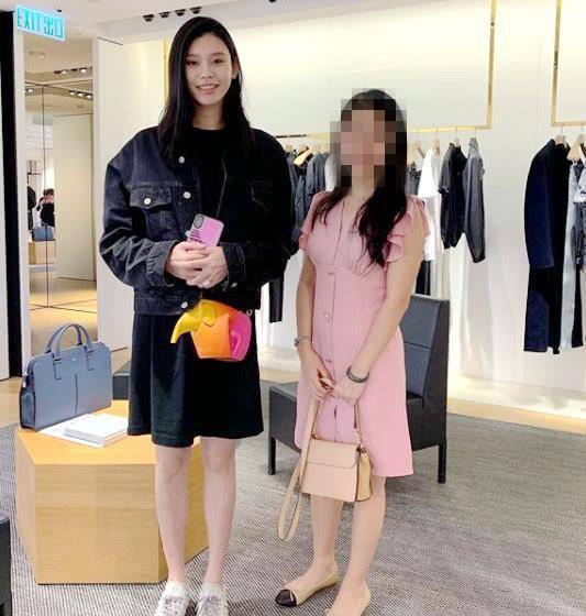 奚梦瑶和四太泰国被偶遇，婆媳单独出游关系融洽，她比窦骁有实力