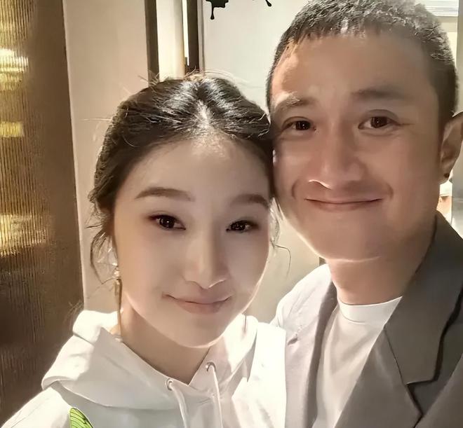 马伊琍大女儿16岁生日和文章亲密互动，看来早已走出父母离婚阴影