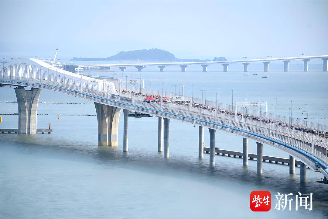 澳门首座双向八车道跨海大桥落成通车