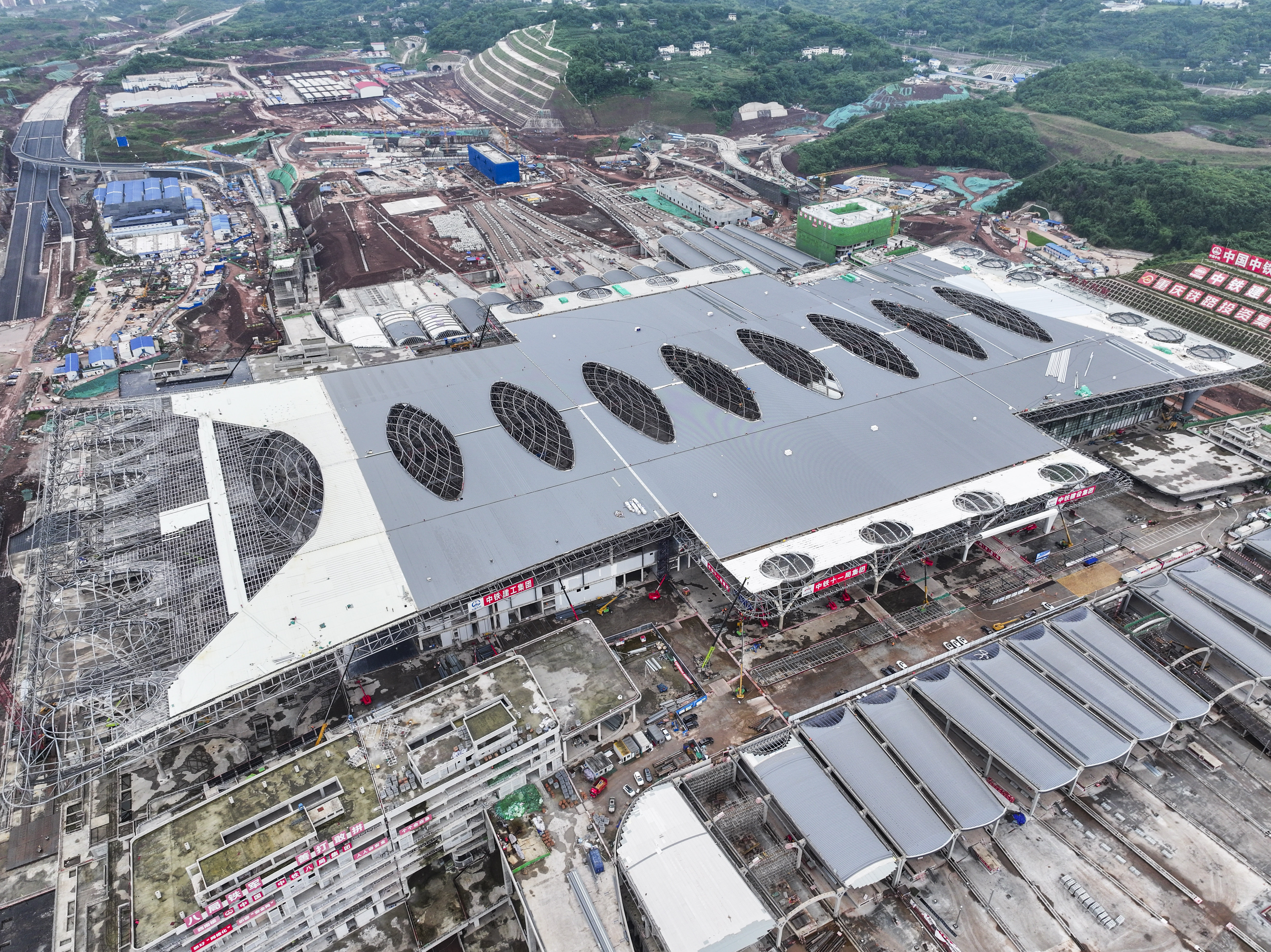 西部地区最大高铁枢纽站建设正酣