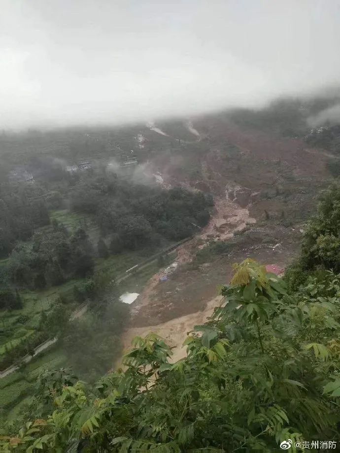 贵州遵义发生山体塌方，1辆摩托失联