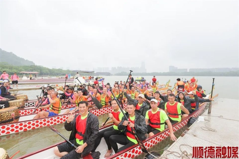 广东佛山举办首届F3龙舟超级联赛总决赛