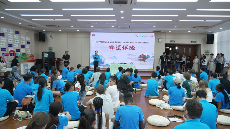 国际学生在沪开启探索岐黄之术的奇妙之旅