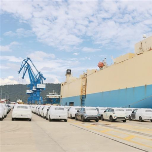 小漠国际物流港9月汽车出运量同比增长约八成
