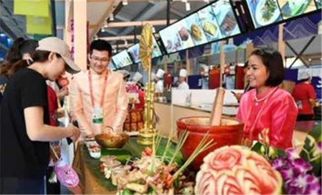 马来西亚华裔壮乡创业 美食 “俘获”中国消费者