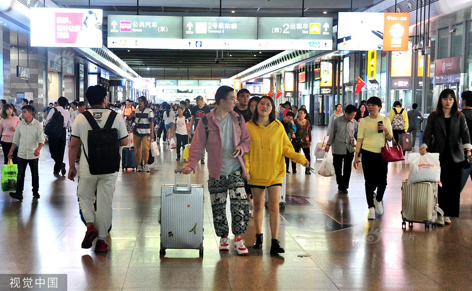 国庆假期进入尾声 北上广迎来国庆返程客流高峰
