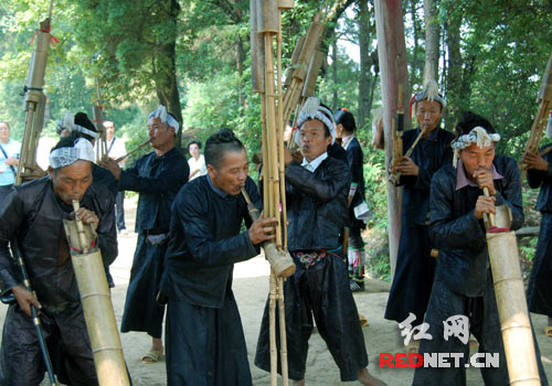 探访“中国最后的枪手部落”