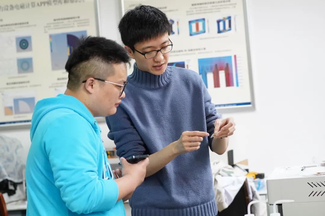 年轻才俊崛起 95后研究员携四位博士与两位博士后完成科研挑战 实现百万科研梦