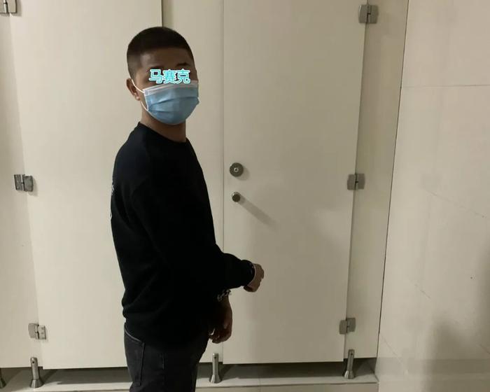 男子因进公厕遭驱赶这背后隐藏了怎样的社会问题引发热议