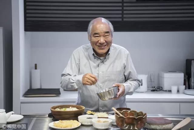 为中国三亿老年人搭建温暖厨房与情感连接的美好未来如何实现？