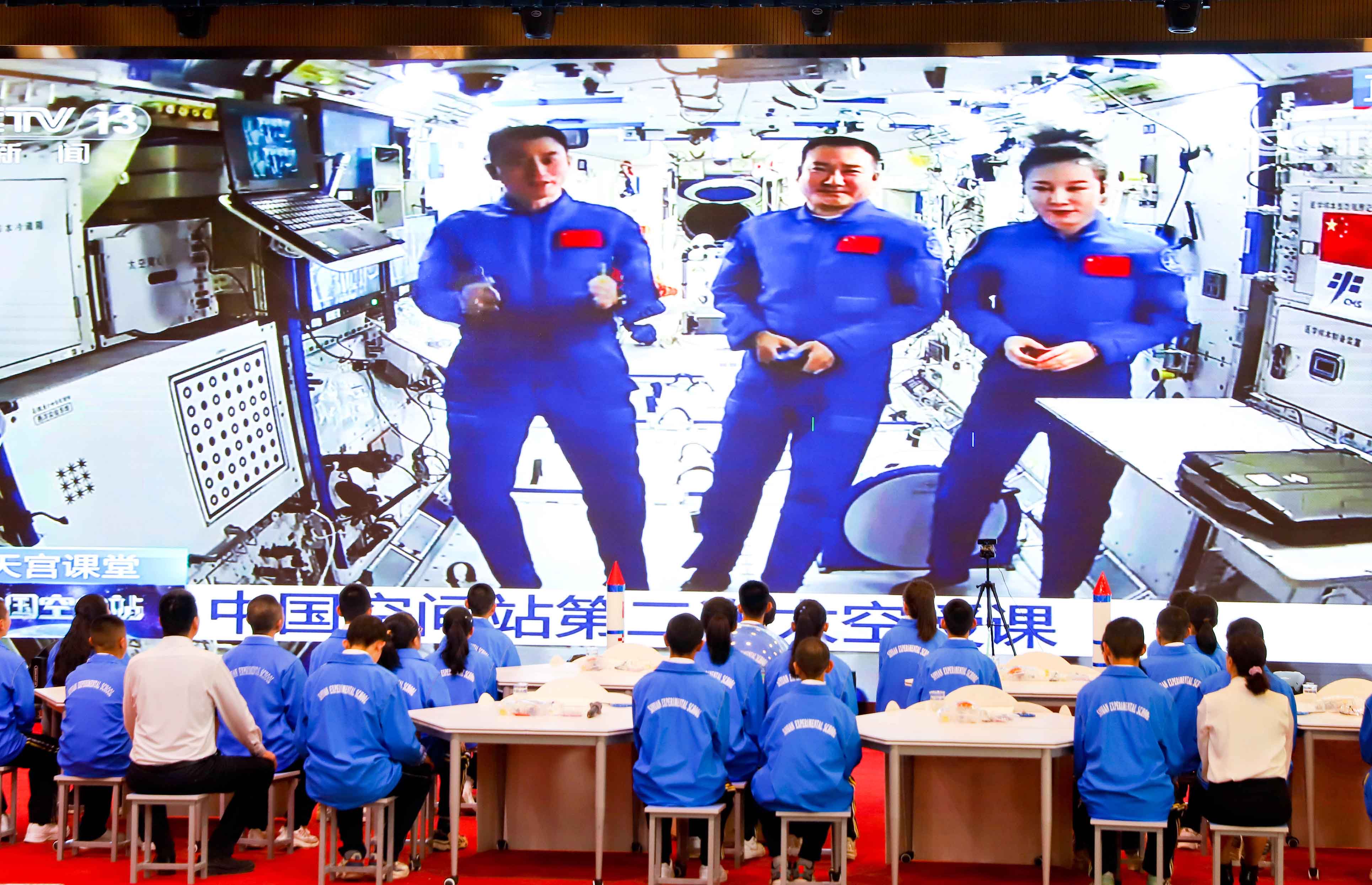 在宇宙中的课堂我们如何在太空中开展教育和学习的全新探索