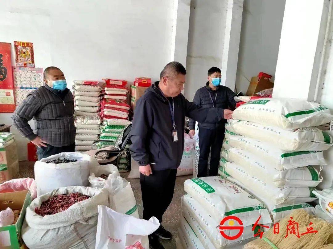 重庆酉阳粮食公司被指售卖过期大米给学校 高管涉嫌套取资金发不当工资引发关注