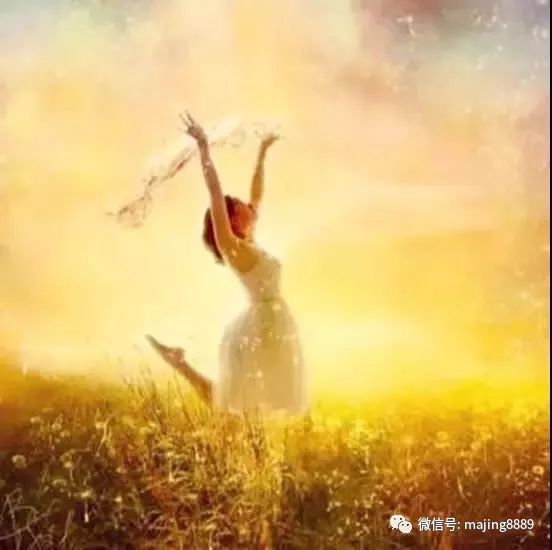 当你学会不再在意他人的眼光时真正的自我将得以重生与绽放