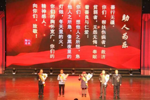他无私奉献一生救助他人却在最后失去了自己心爱的孩子