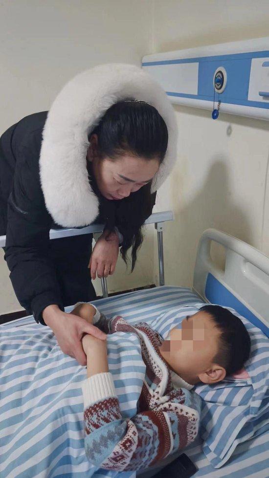 他无私奉献一生救助他人却在最后失去了自己心爱的孩子