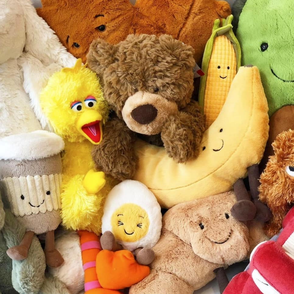 Jellycat人气玩偶热卖背后揭秘 黄牛疯狂加价超出三倍的原因是什么