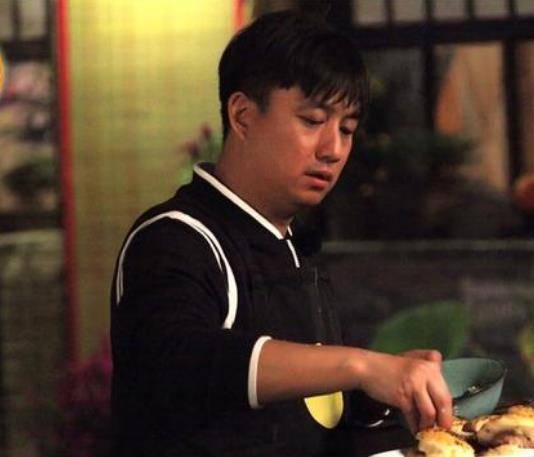 从厨神到争议人物揭开黄磊真实厨艺水平的全过程与网友的深度点评