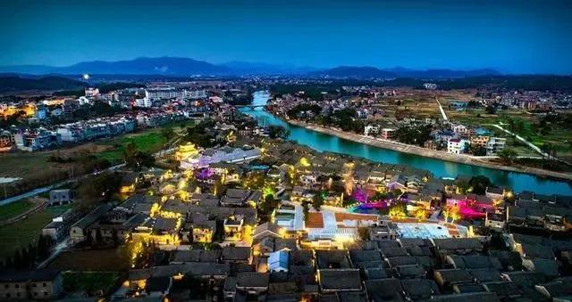 小城镇旅游热潮席卷而来 各地发展势头呈现新局面