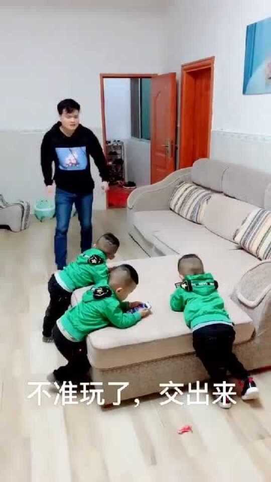 妈妈我们三个都被抓了赶快来救我们吧！