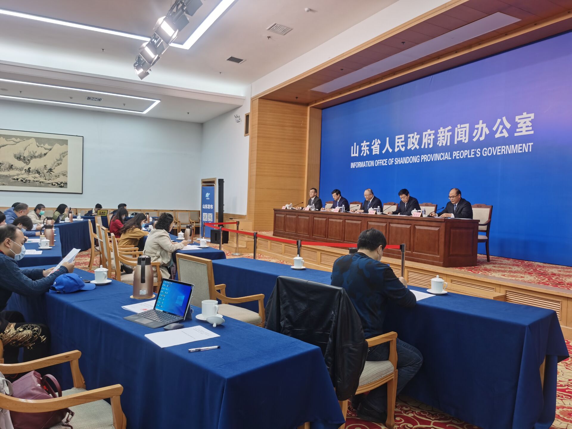 财政部主要负责人齐聚发布会 深入解读最新政策动态与未来财政方向