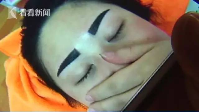 当意外发生我竟然把自己的眉毛烧掉了这件事真是哭笑不得