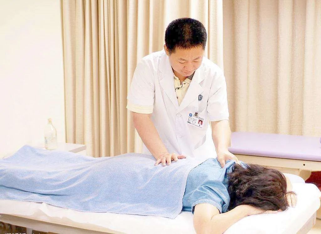阿姨推荐总监按摩意外事故发生 咔嚓声让人心痛 骨折的背后是什么原因