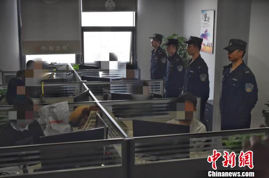 重庆警方破获特大跨境赌博案件 主犯归国自首揭露网络黑幕