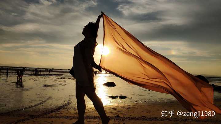 男人们开始探索美丽的魅力悄然追求变美与自信生活的全新旅程
