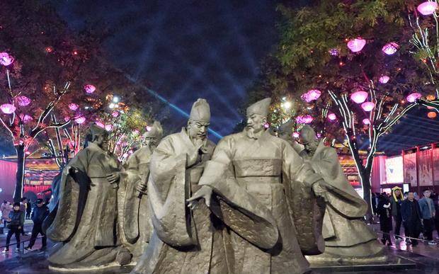 七岁小孩在大唐不夜城勇斗诗圣 凭借才华与智慧展开惊心动魄的90回合对决