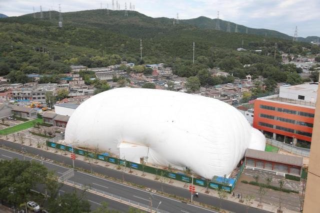 北京石景山惊现庞大气球揭秘内部神秘画面引发围观热潮