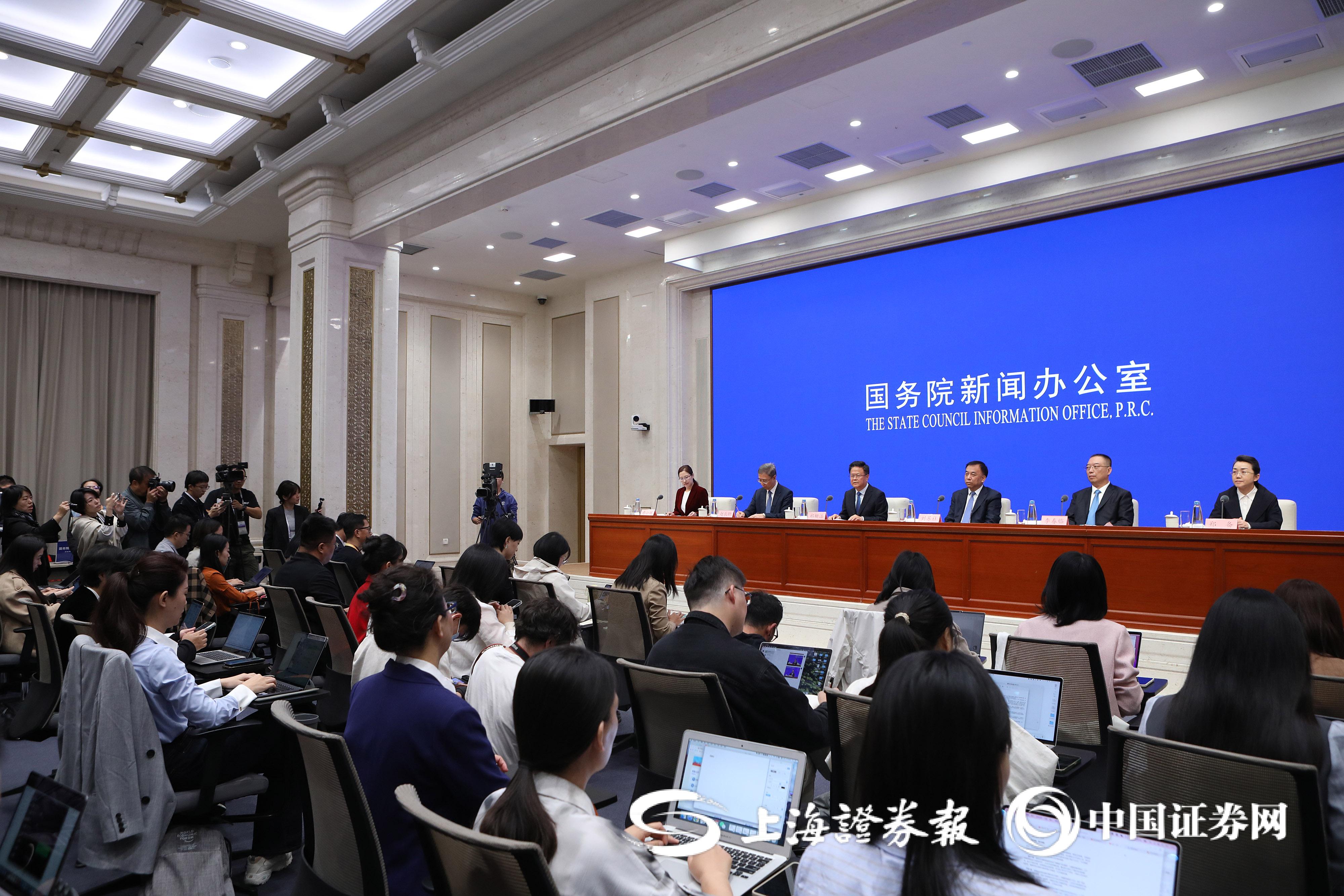 国新办召开重大发布会 郑栅洁主任回应热点问题引发广泛关注