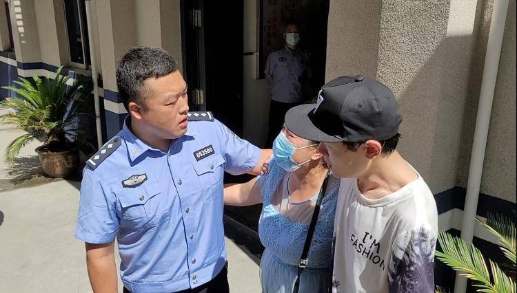 上海民警假扮山西失踪儿子长达十一年安排认亲过程仅需三分钟全记录