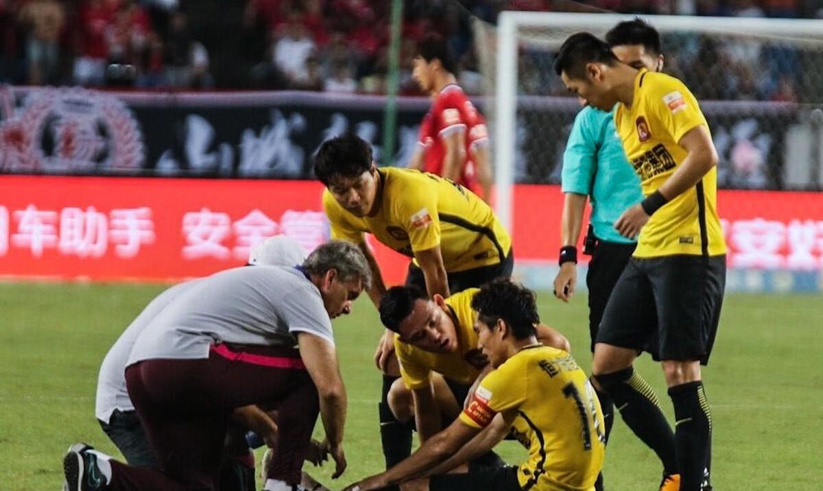 中乙联赛频现脑震荡事件 球员拼搏精神是否到了有待反思的地步