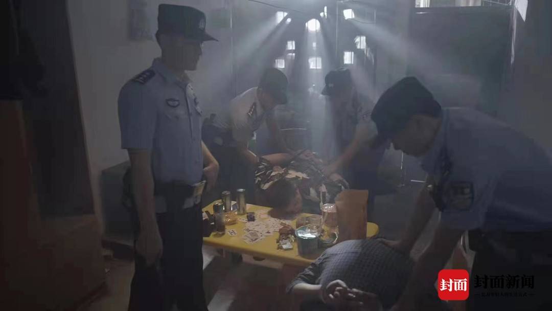 警方打击非法赌博活动 成功捣毁两江新区一处啤酒机赌博窝点